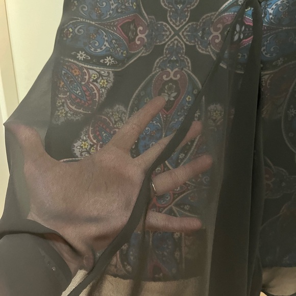 Shear back sleeveless blouse. - Picture 3 of 4